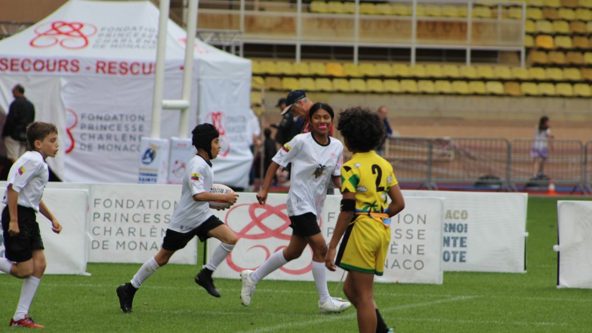 La selección ecuatoriana estuvo conformada por 11 niños y una niña, Leslie Sangucho (c).