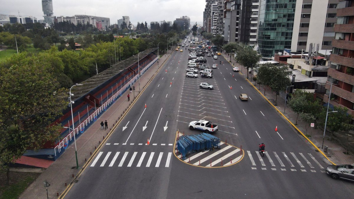 Arreglos. Distintos trabajos viales se realizan en la av. De Los Shyris.
