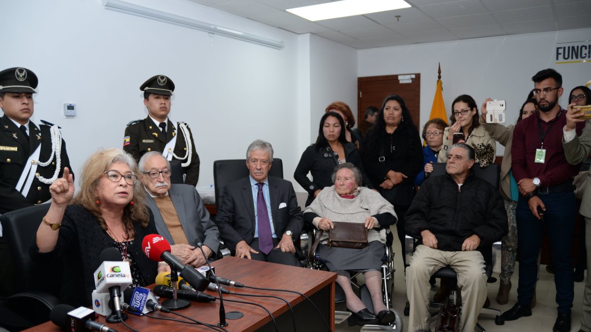 Miembros de la CNA se pronuncian en abril de 2017 tras la sentencia que recibieron por la contrademanda del contralor Carlos Pólit.