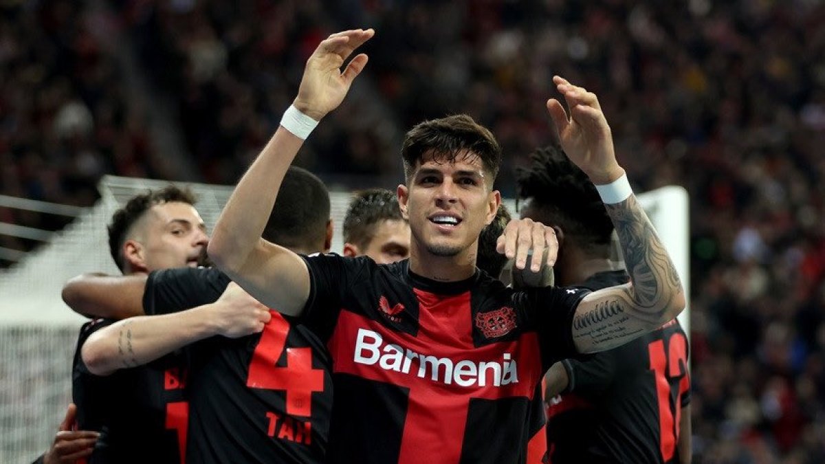 Piero Hincapié ingresó en la variante y fue el que asistió en el gol del empate para Leverkusen