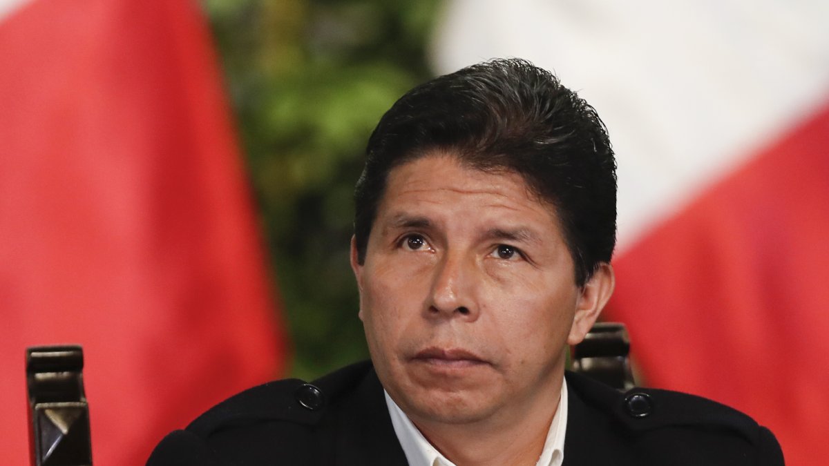 El expresidente peruano Pedro Castillo durante una rueda de prensa sobre las acusaciones de la Fiscalía en su contra, el 11 de octubre del 2022, en Lima (Perú). 