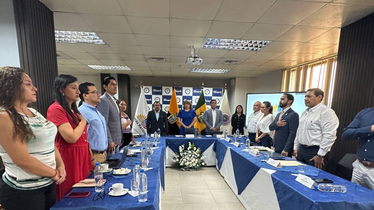 Comisión escuchó preocupaciones de representantes de docentes sobre falta de atención en la provincia de El Oro.