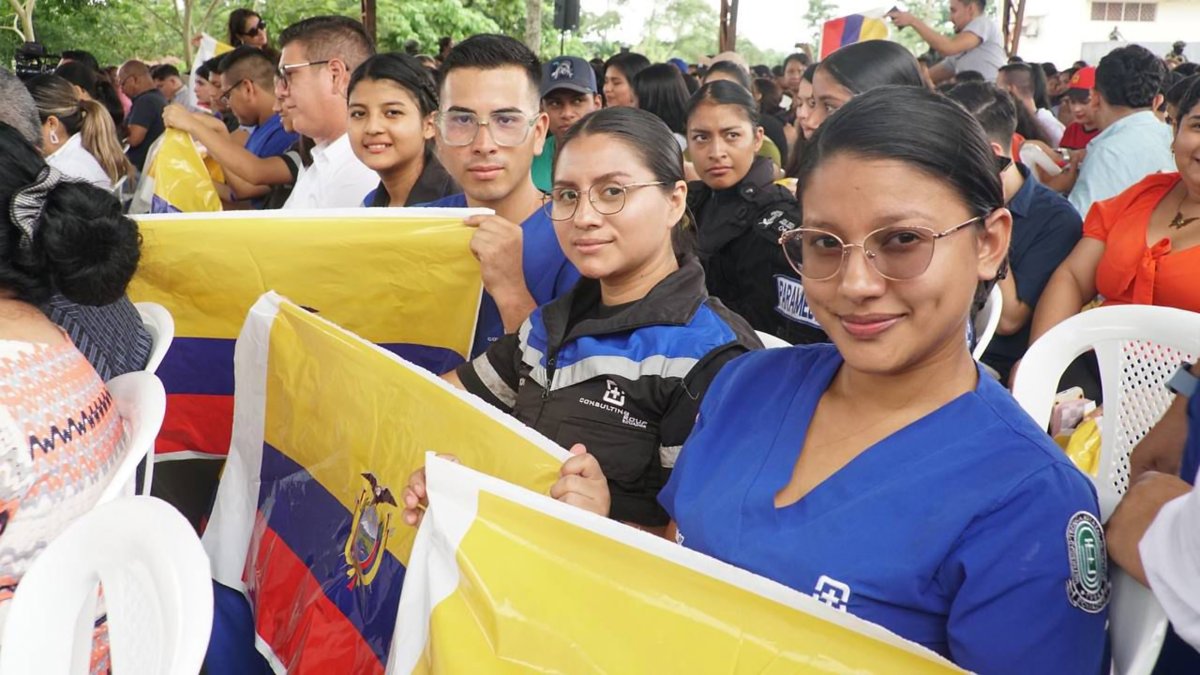 Un grupo de estudiantes durante la presentación de las becas Globo Común, que ofrecen entidades privadas y gobiernos extranjeros y canaliza la Senescyt.