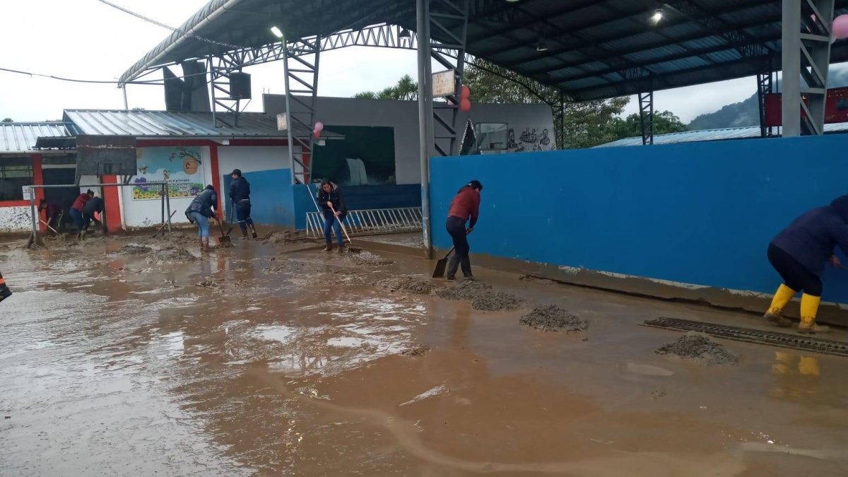 La Escuela de Educación Básica Guillermo Vinueza fue afectada por las fuertes lluvias del 27 de abril.