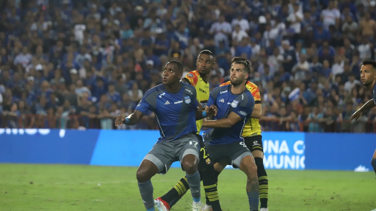 Ambos equipos pelearon por obtener el triunfo, sin embargo, el partido culminó en empate.