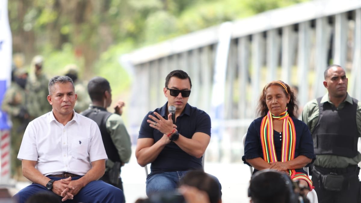 El presidente Daniel Noboa durante la entrega del puente.