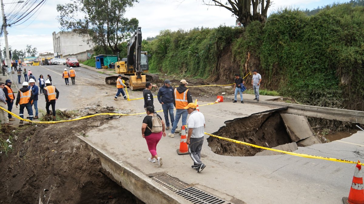 El socavón se abrió a la altura de la quebrada Angarachaca.