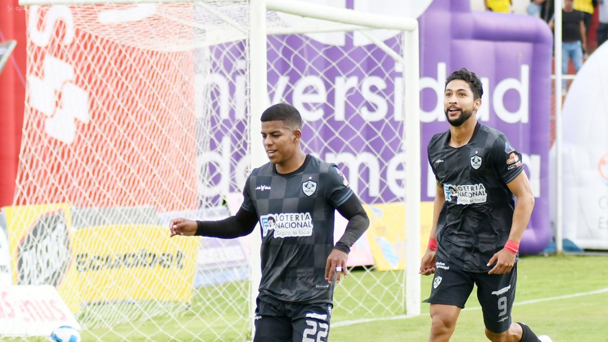Luis Cano (i) y Jeison Medina (d) se han convertido en la dupla goleadora del Papá.