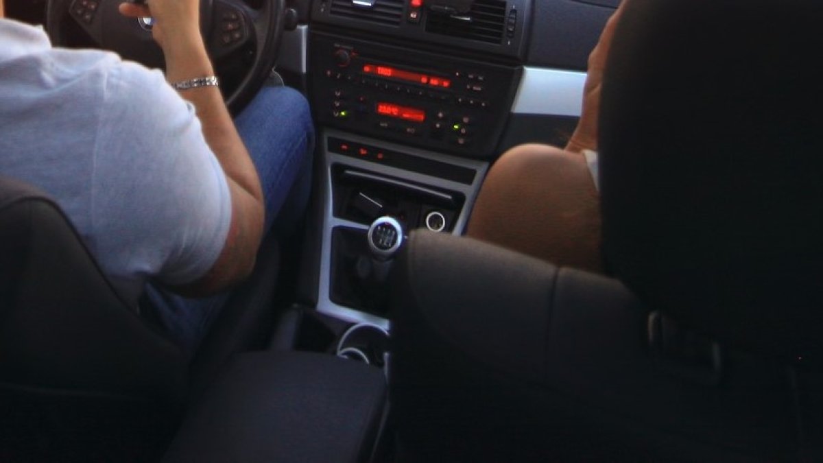 Imagen referencial. El expolicía disparó a su expareja dentro del auto que ella conducía, cuando transitaba por el norte de Quito.