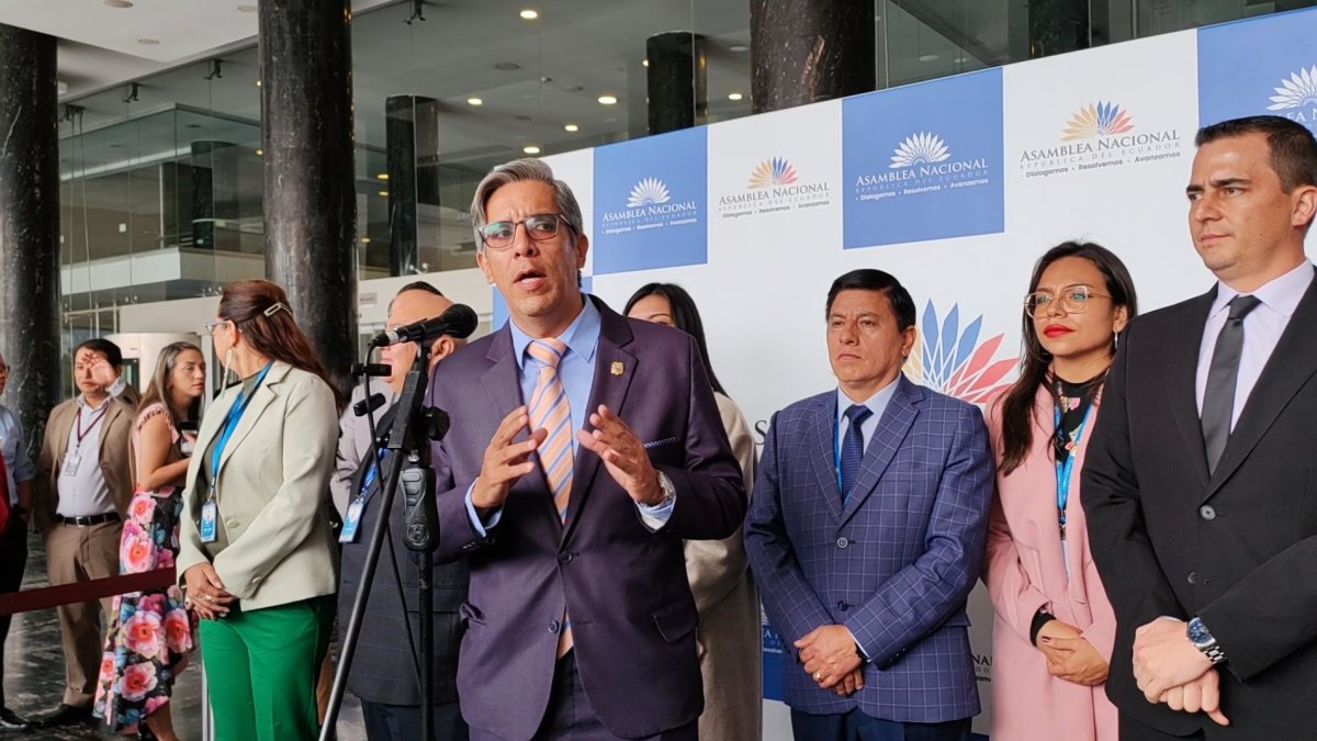 El legislador Salinas dice que el seguimiento a empresas se relaciona a un ataque del Gobierno.