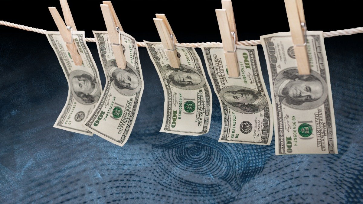 Según la Fiscalía, la estructura que integra el heredero del emporio criminal habría lavado el dinero en bienes y depósitos.