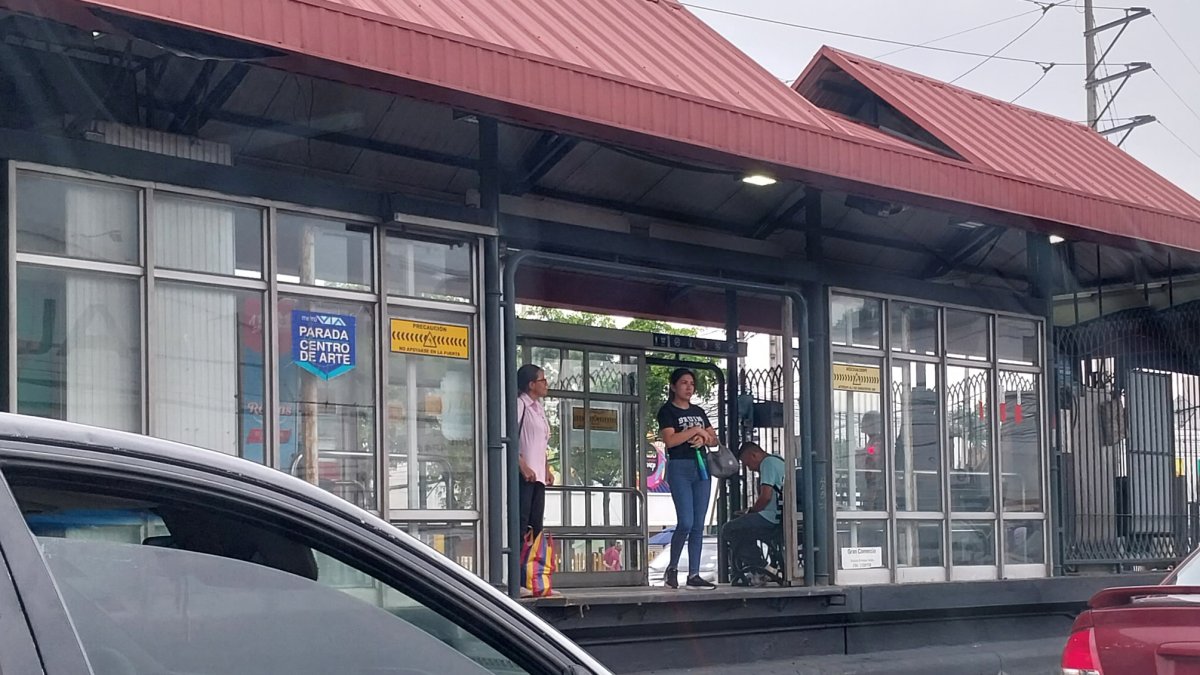 Hecho. Las puertas pasan abiertas la mayoría del día.