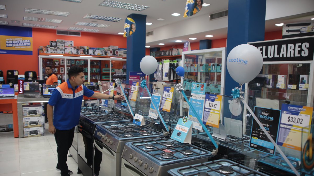 Situación. El incremento del IVA del 12 al 15 % fue solo uno de los varios factores que mermó la afluencia de clientes para el mes de abril.