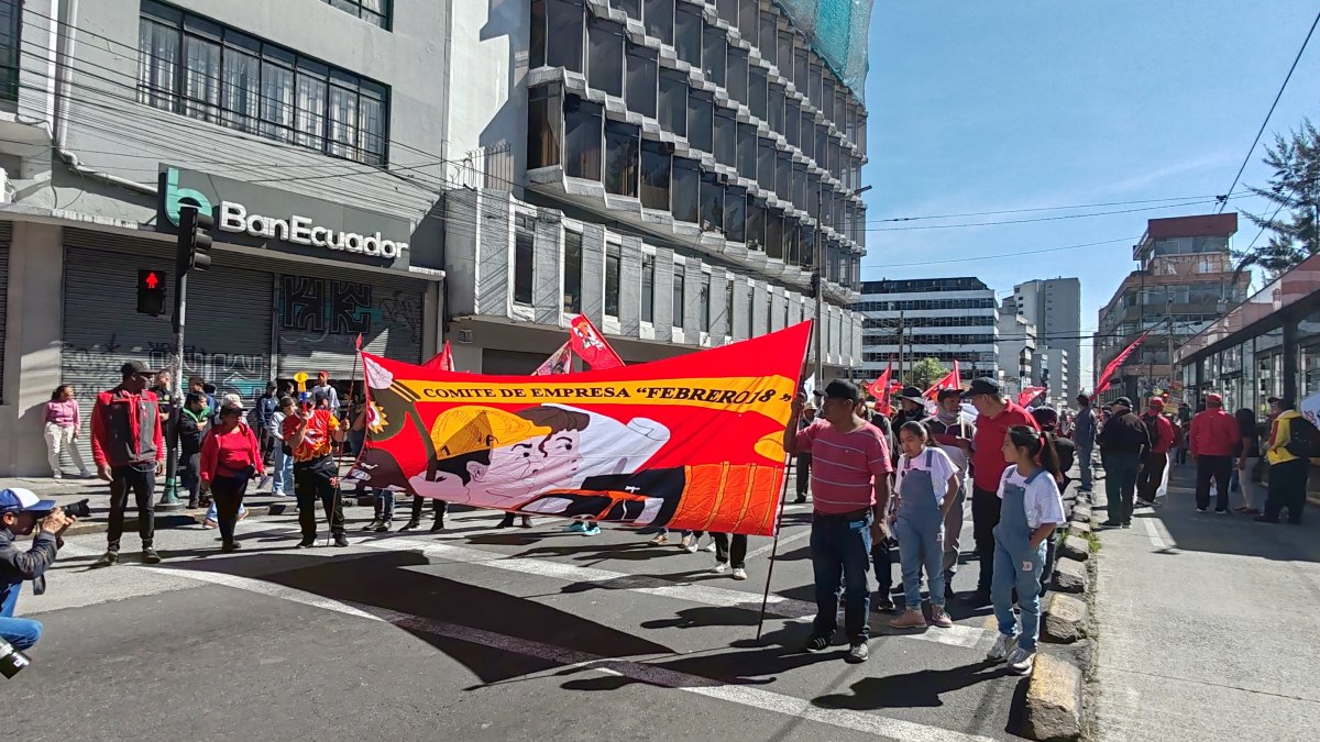 Masiva asistencia de trabajadores a la marcha por el 1 de Mayo.