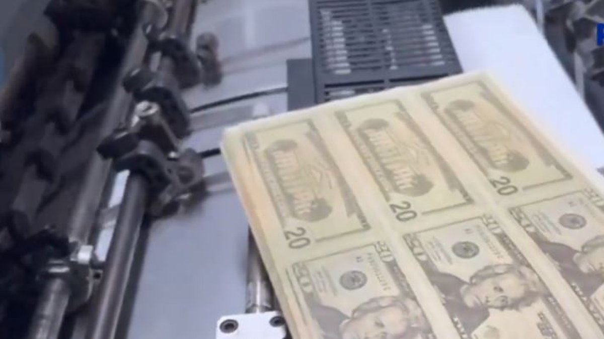 En le barrio San Juan la Policía encontró una maquina que era utilizada para imprimir billetes falsos