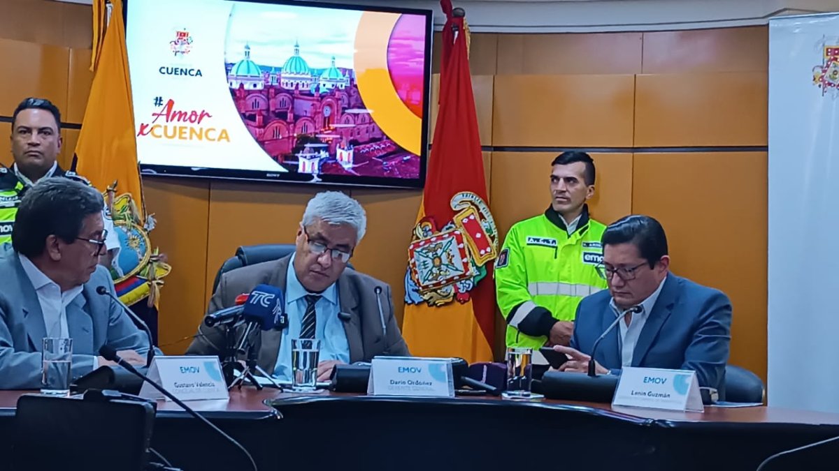 El asesor de Darío Ordóñez, gerente de la EMOV EP, renunció a su cargo por su supuesta vinculación en el caso grúas.