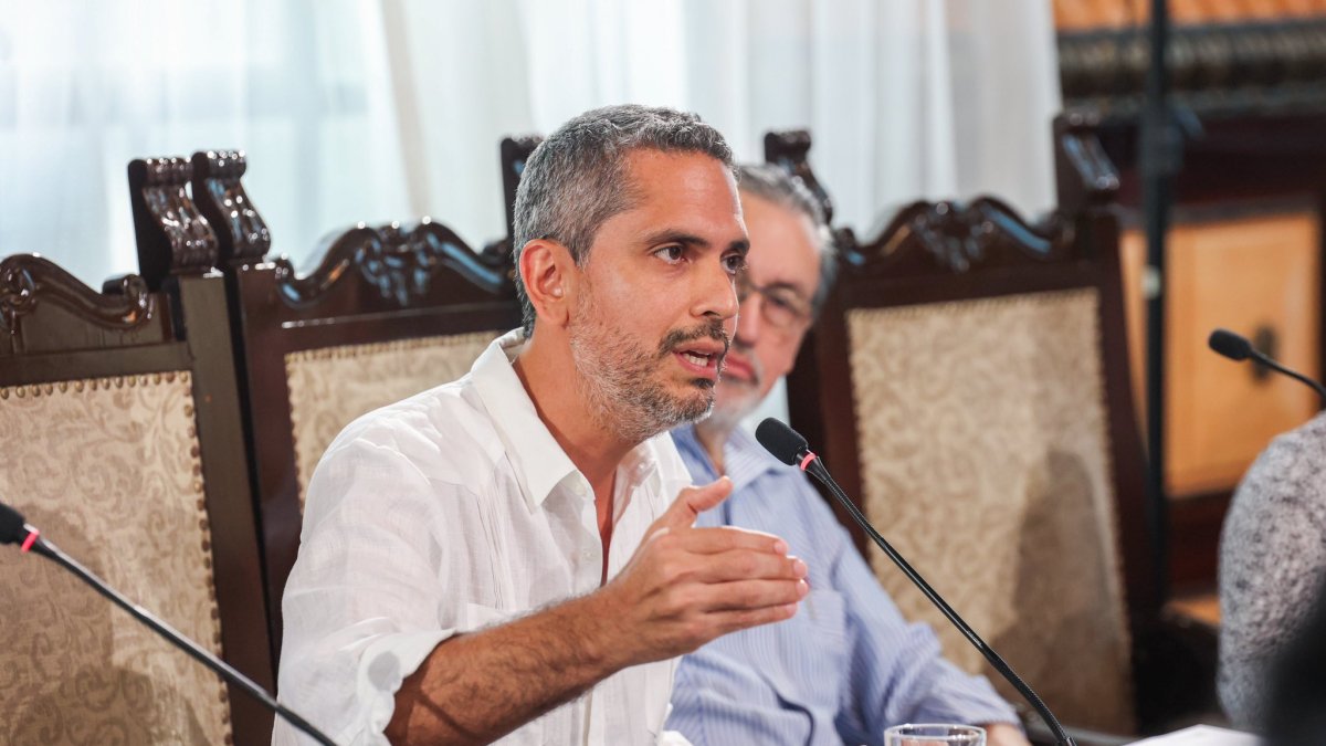 El concejal Raúl Chávez interviniendo en una de las sesiones del Concejo Municipal de Guayaquil.