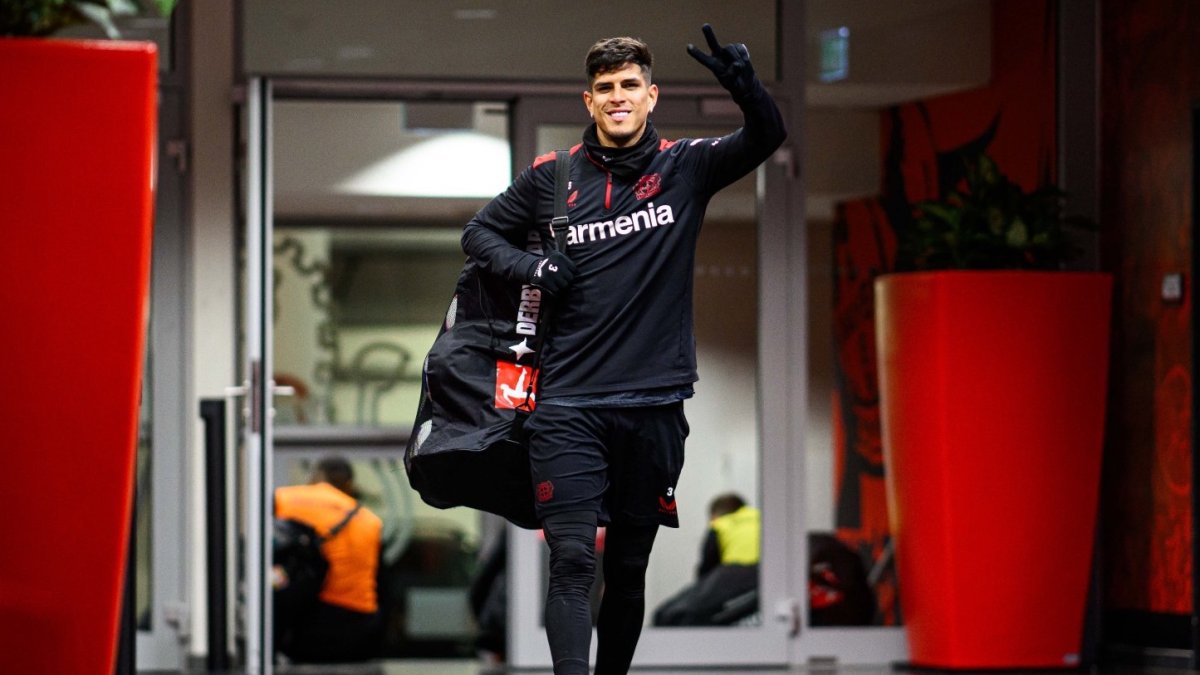 Piero Hincapié sería titular en el choque de Bayer Leverkusen ante Roma.