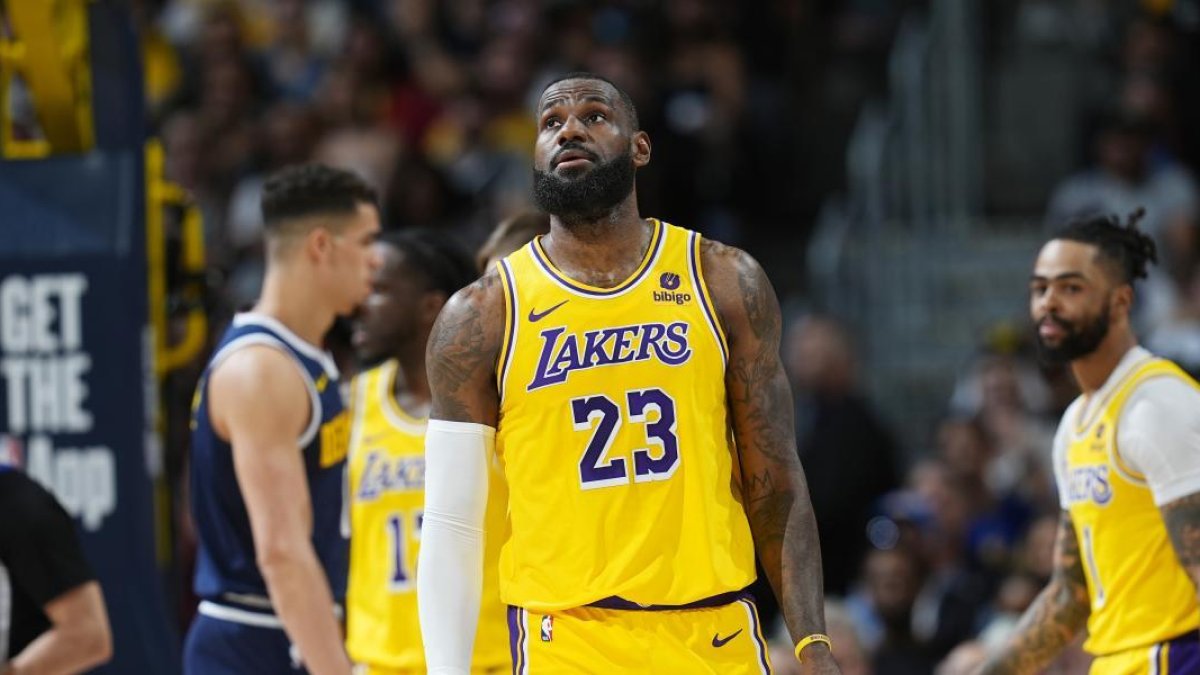 El experimentado LeBron James ha jugado 21 temporadas en la NBA
