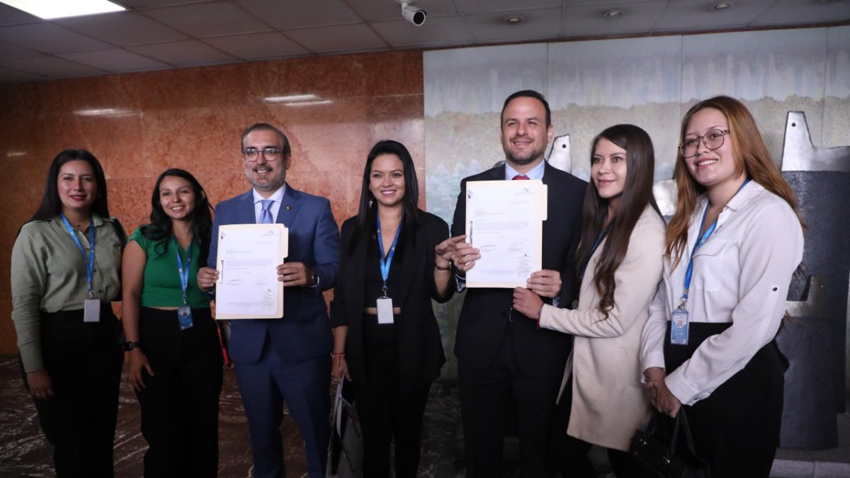 Los legisladores Vicente Taiano y Jorge Acaiturri presentaron el proyecto que plantea nuevas reformas al COIP.