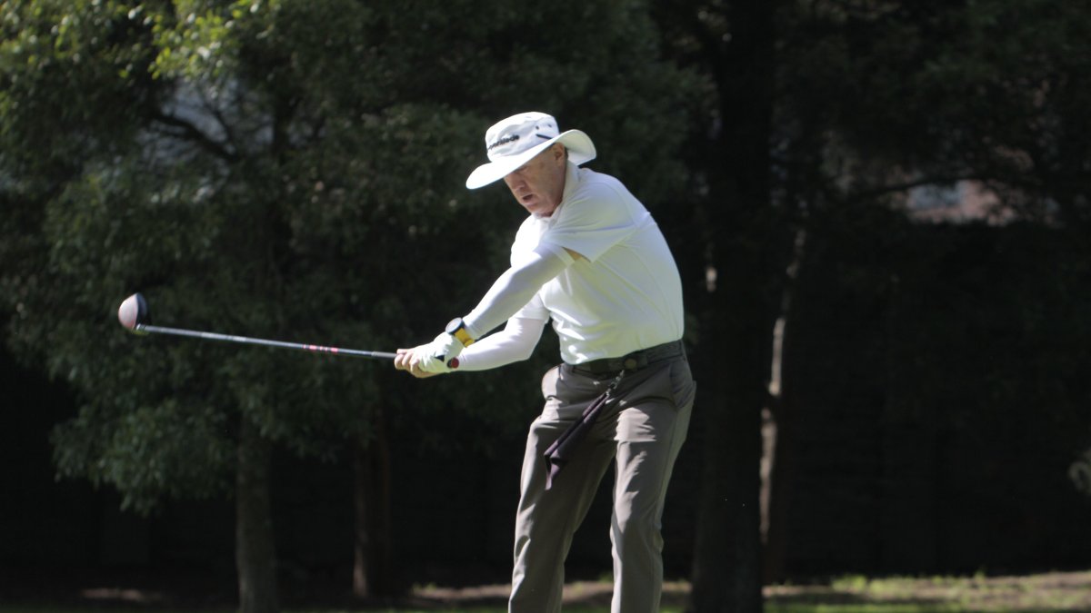 Álex Aguinaga se dedicó con fuerza al golf desde hace cinco años.