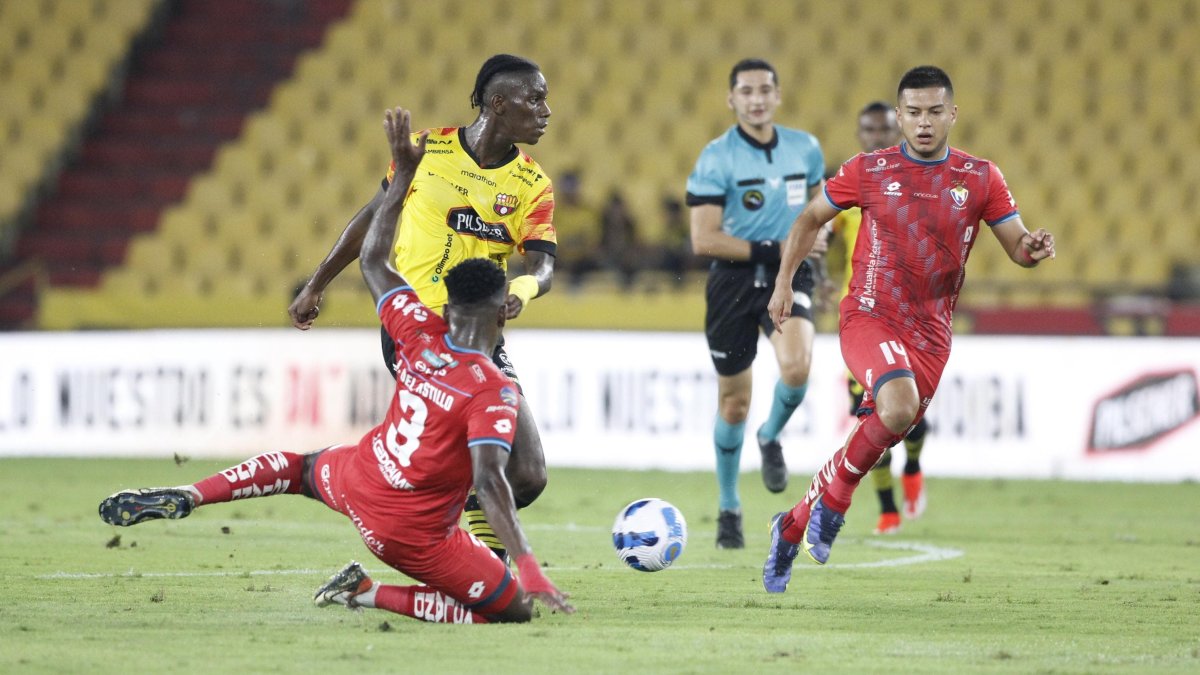 Allen Obando volvió a tener minutos en Barcelona.