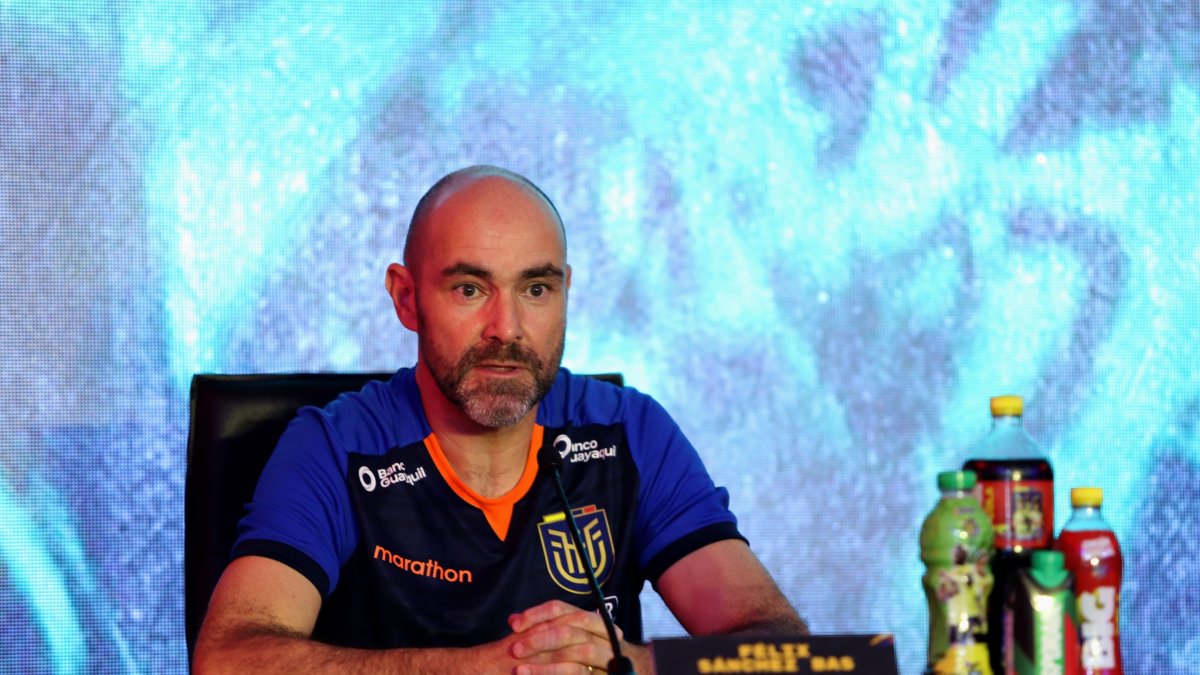 El seleccionador Félix Sánchez Bas confirmó la baja de Pervis Estupiñán para la Copa América.