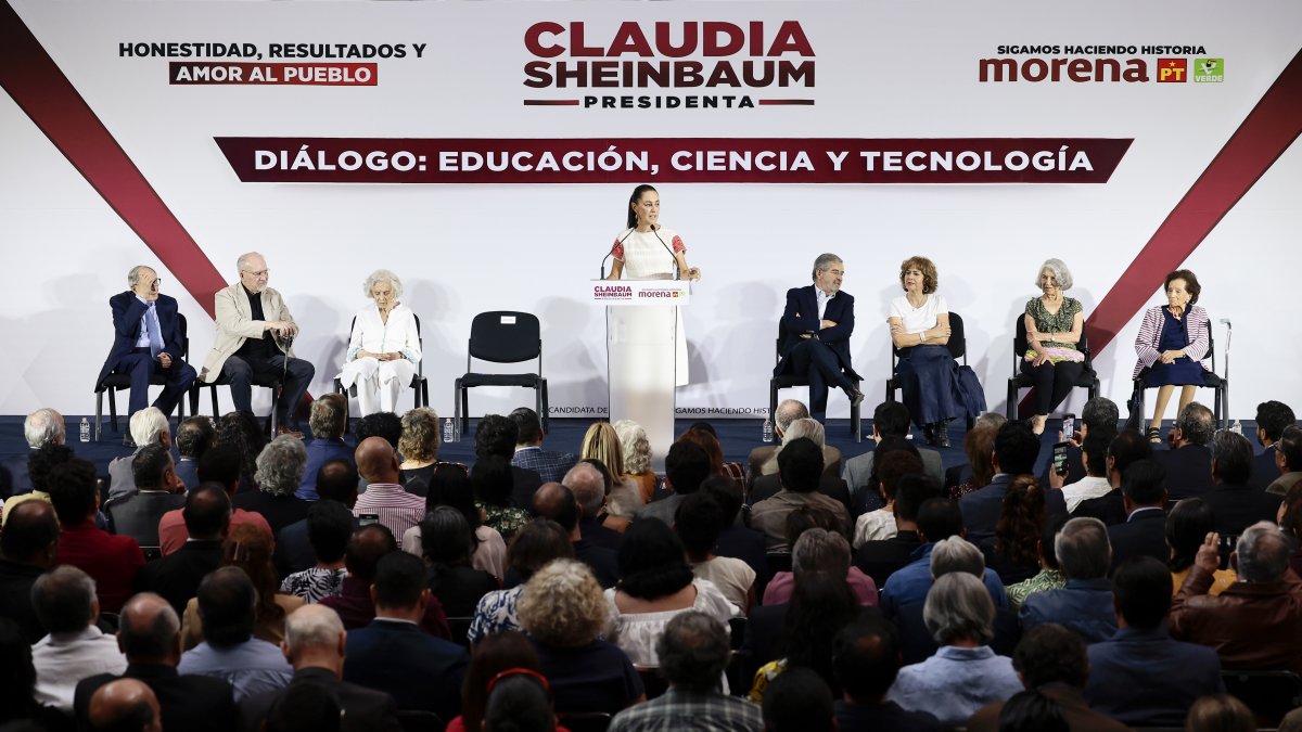 Ciudad de México. La candidata oficialista Claudia Sheinbaum (c).
