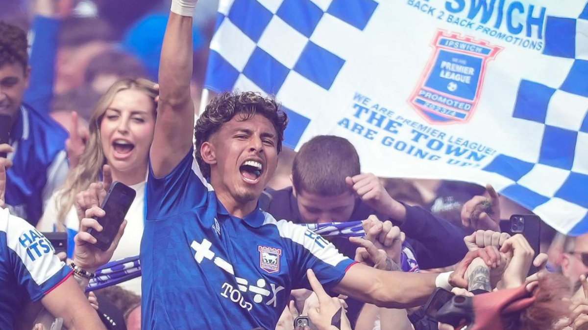 El volante tricolor Jeremy Sarmiento ascendió con su equipo a la Premier League.
