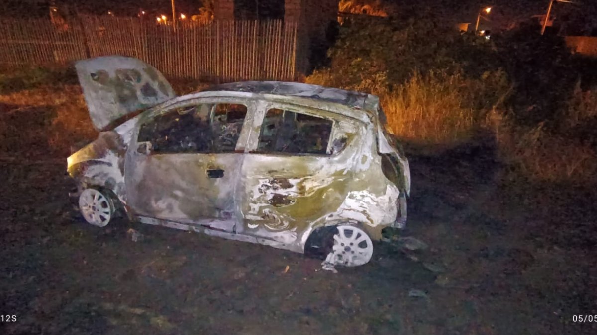 Barrio. En Nueva Jerusalén, en Santa Elena, antisociales quemaron el vehículo en la madrugada.