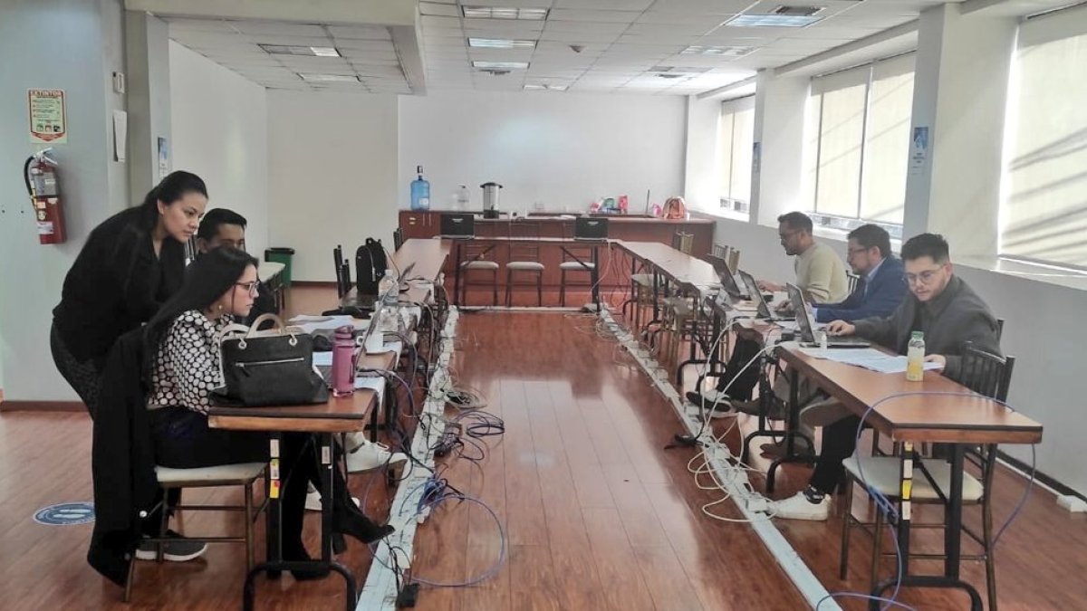 Concurso. Servidores de la Judicatura revisan los pedidos de reconsideración en la primera fase del concurso.