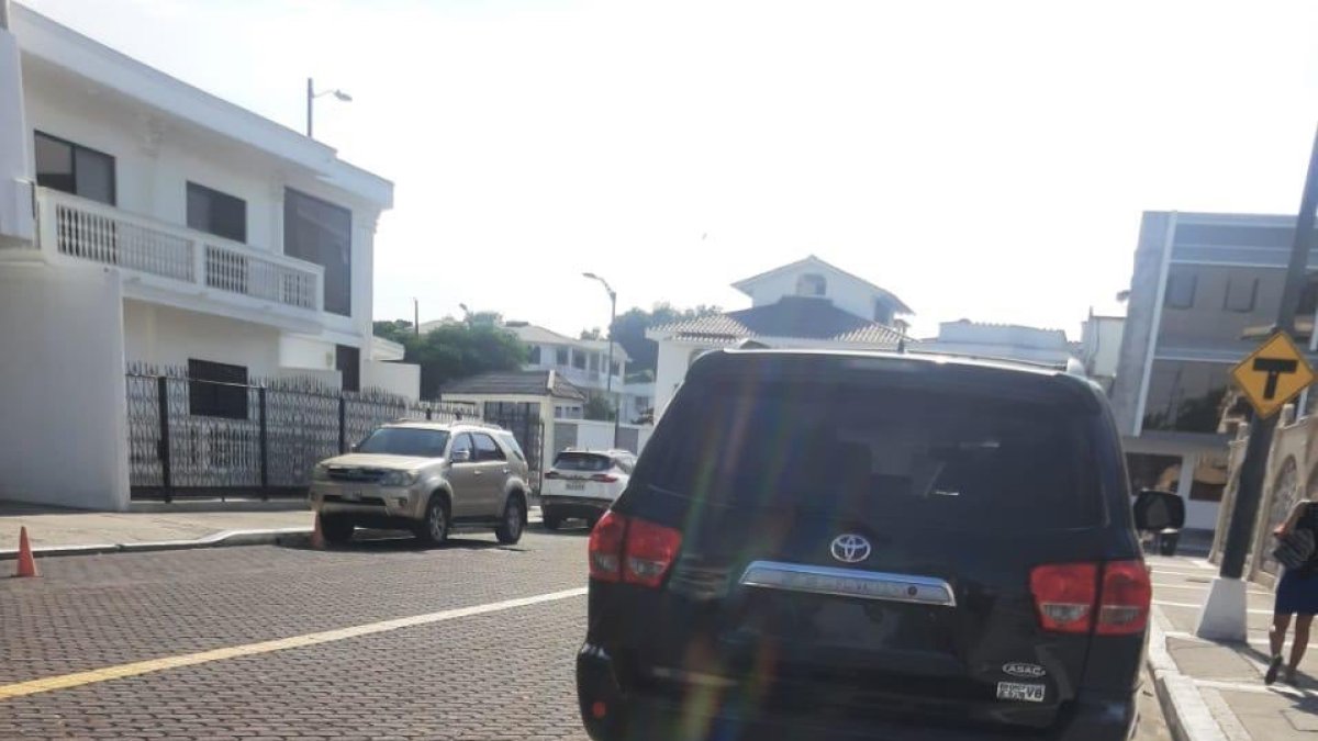 Pista. La primera vez que apareció este auto y una posible relación de Aleaga con Jordán fue en 2022 en un tuit de Fernando Villavicencio, asesinado en 2023.