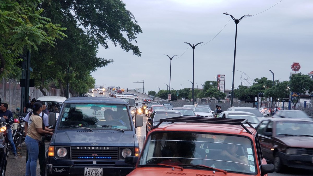 En el colegio fiscal Simón Bolívar, desde muy temprano se observó una dinámica distinta a la registrada en los dos últimos meses que los alumnos estuvieron de vacaciones.