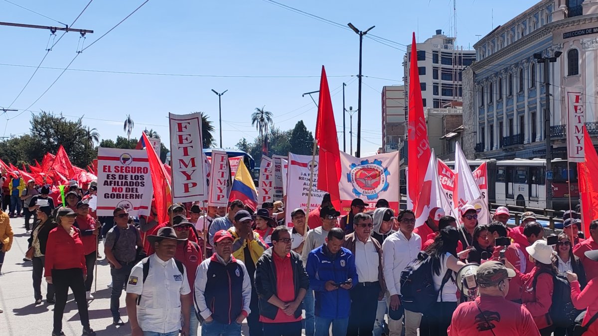 La organización sindical pide que se respete el mandato del más del 69 % de ciudadanos que desaprobó el contrato por horas en las urnas.