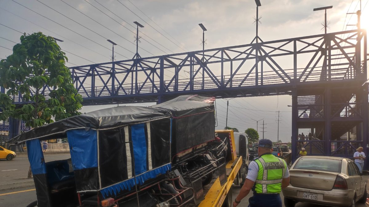 Una de las tricimotos que retuvieron los agentes.