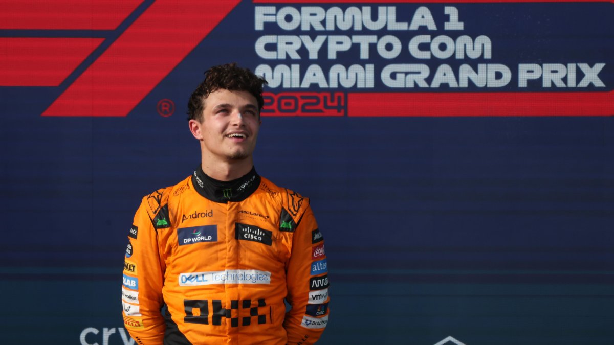 Lando Norris celebró el domingo en lo más alto del Gran Premio de Miamii, en EE.UU.