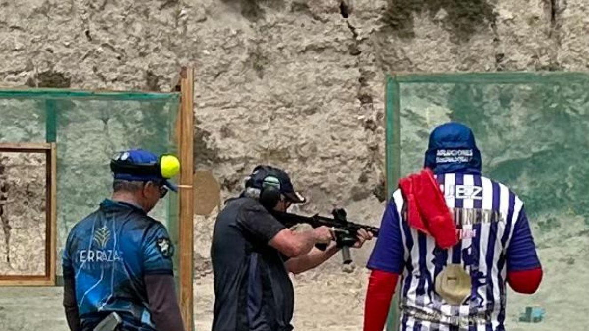 Roberto Gilbert se estrenó con carabina en el Tiro práctico.