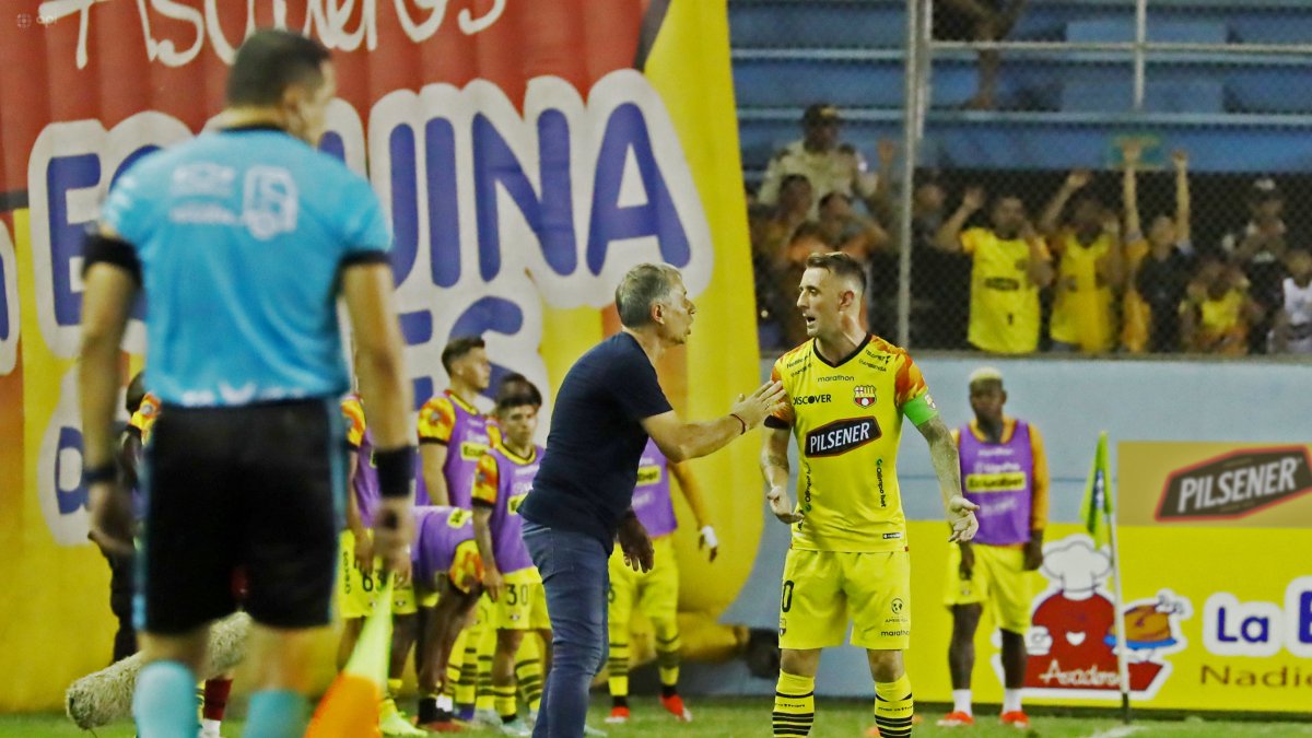 Holan está teniendo buena ‘llegada’ con los jugadores con los que se identifica. Aun así, todavía no ha podido debutar en el estadio Monumental.