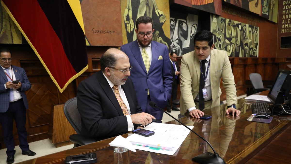 A su manera, los legisladores admiten que la agenda ciudadana perdió terreno en el Legislativo.