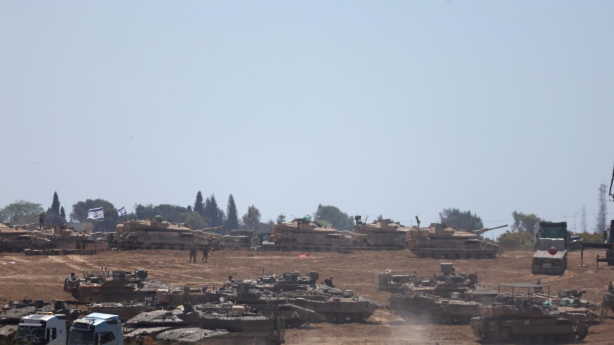 Tropas israelíes se reúnen en un lugar no revelado cerca de la frontera con la Franja de Gaza, en Israel, el 7 de mayo de 2024.