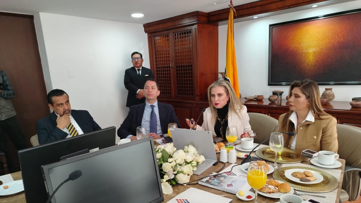 En una reunión, esta mañana.