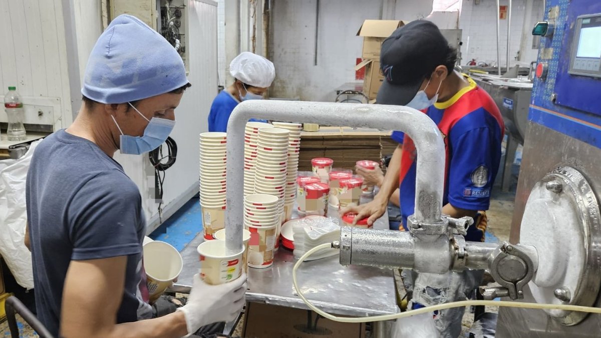 En el local se encontró heces de roedores.