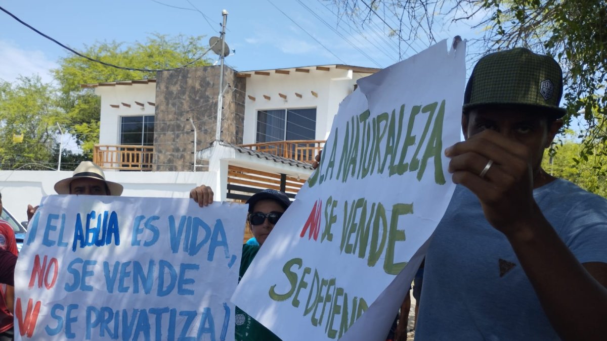 Habitantes de la comuna Olón rechazaron la tala de árboles y la construcción de una edificación en el lugar.