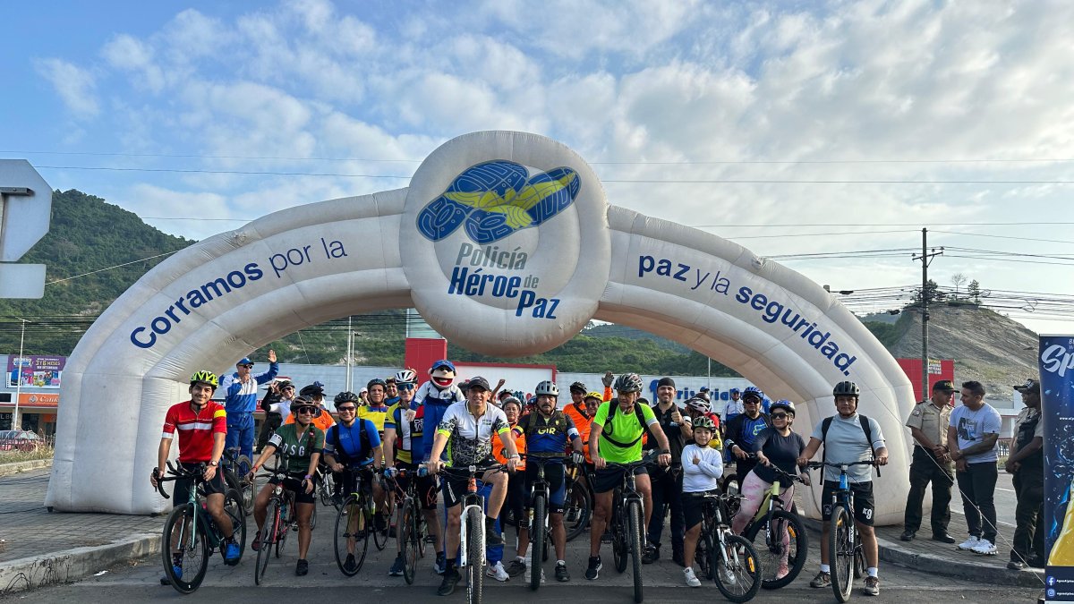 Decenas de ciclistas de los Ceibos tomaron la iniciativa por su seguridad entre comunidad y la policía.