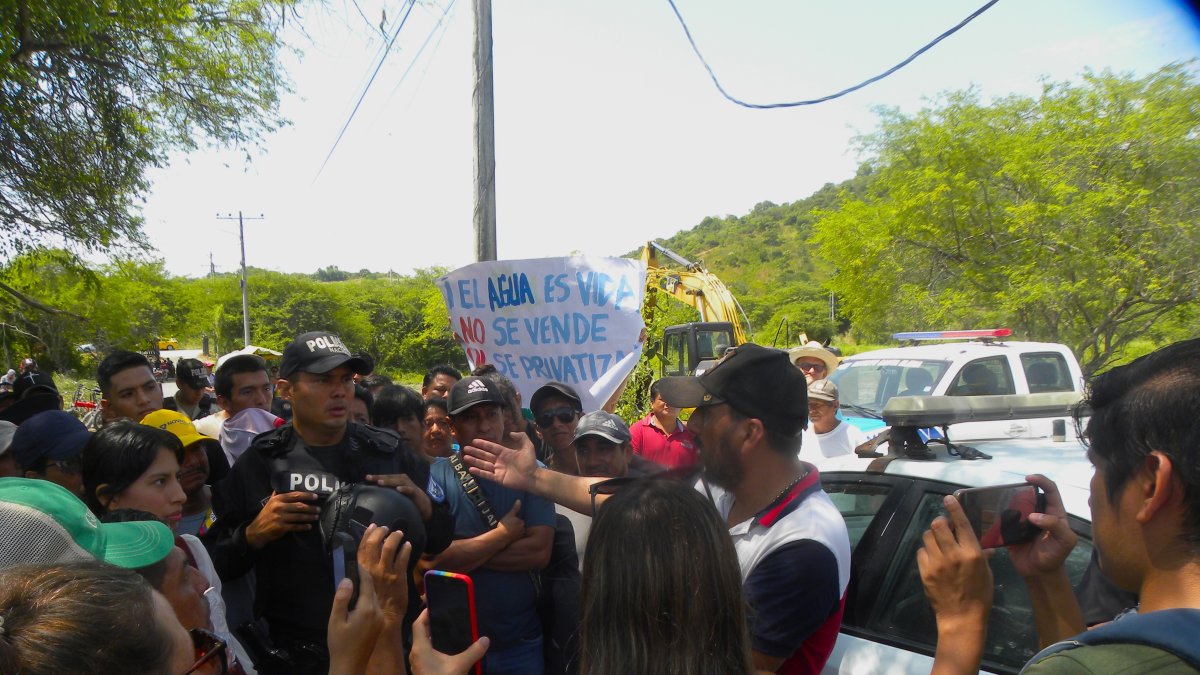 Días atrás, los moradores y turistas se opusieron a la intervención inmobiliaria privada en el estero Oloncillo.