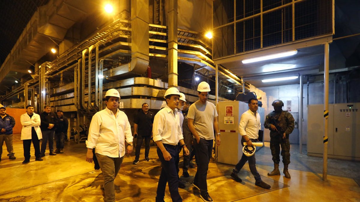 Roberto Luque, ministro de Transporte y Obras Públicas, informó sobre recorrido en Mazar.