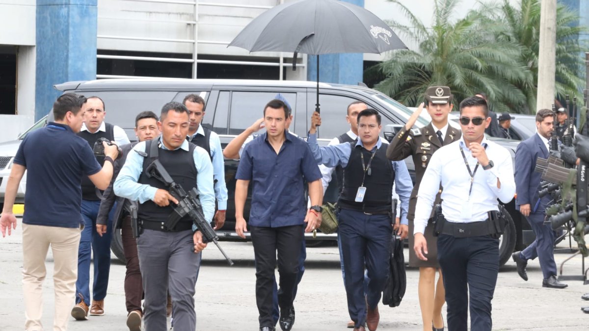 El presidente Daniel Noboa cumplió agenda en la ciudad de Guayaquil, para condecorar policías