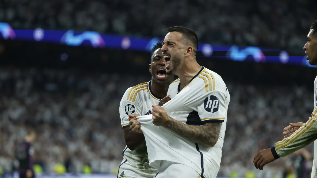 El delantero del Real Madrid, Joselu, celebra el primer gol del equipo madridista, de los dos que convirtió ante Bayern Múnich
