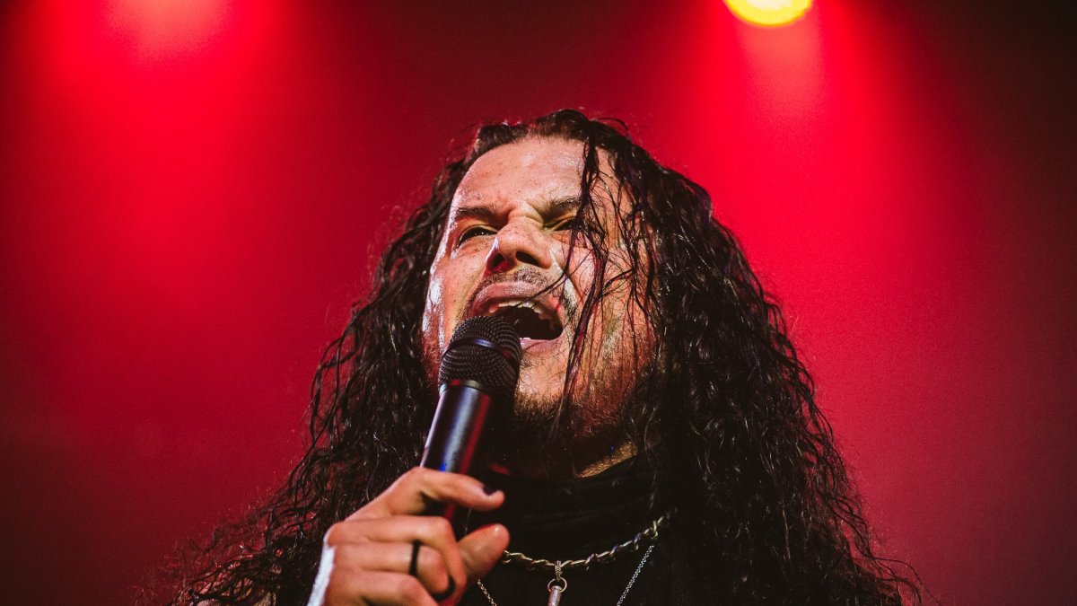 En la gira por sus 40 años de carrera, el vocalista estadounidense presenta lo mejor de su extenso repertorio.