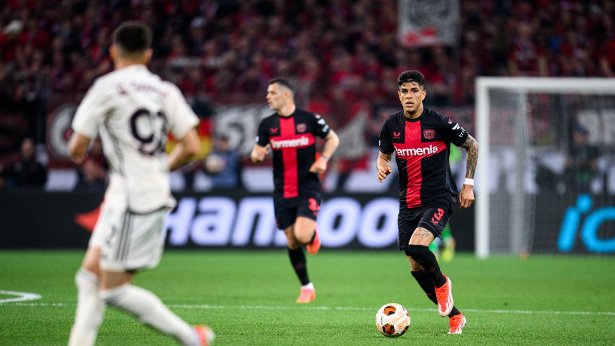 Piero Hincapié es titular fijo en la defensa de Bayer Leverkusen.